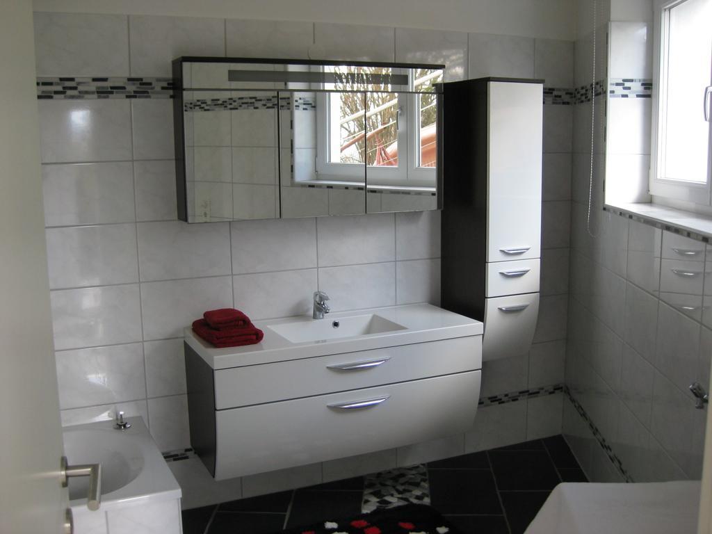 Topwohnung 45M2 Oder Weisses Zimmer 15 M2 - Naehe Gruenberg Gmunden Habitación foto